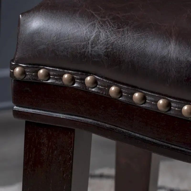 Tabouret de comptoir contemporain rembourré en forme de selle avec garniture cloutée