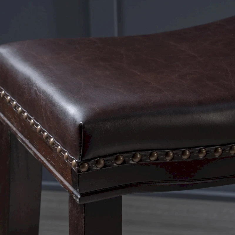 Tabouret de comptoir contemporain rembourré en forme de selle avec garniture cloutée