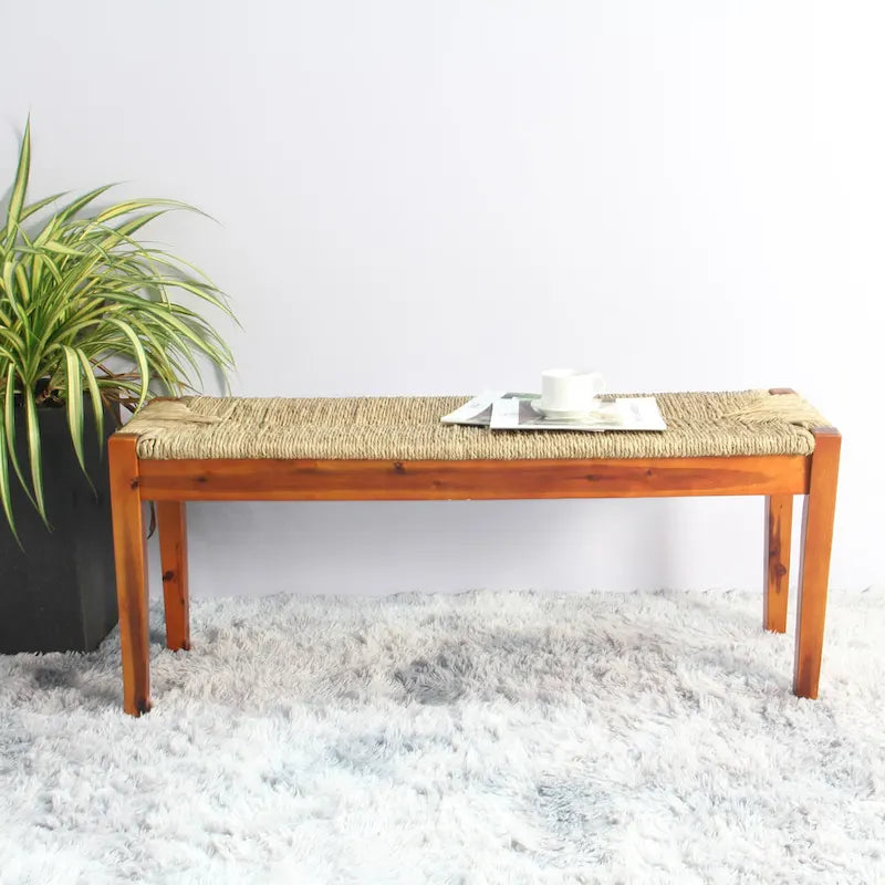Banc d'intérieur en bois massif et jonc de mer naturel