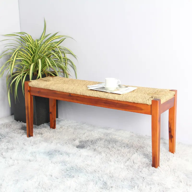 Banc d'intérieur en bois massif et jonc de mer naturel