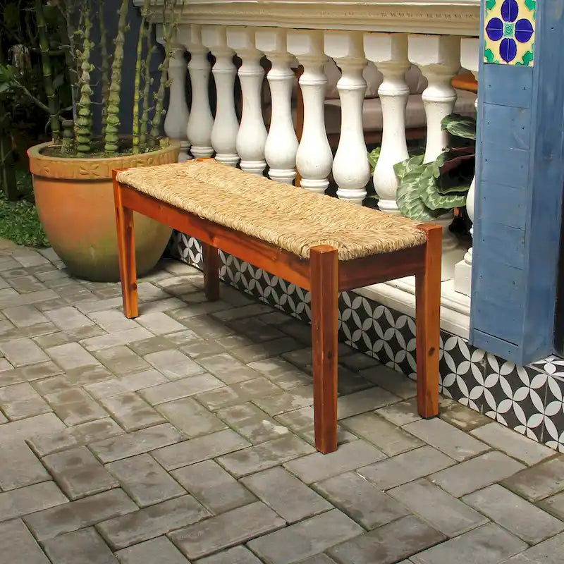 Banc d'intérieur en bois massif et jonc de mer naturel