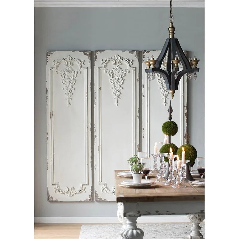 Table à manger avec piètement en bois blanc vieilli