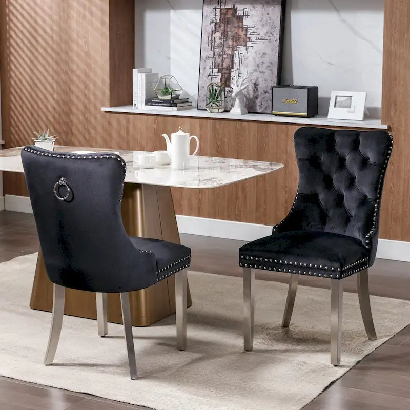 Chaise de salle à manger en velours avec garniture cloutée et pieds en acier inoxydable chromé