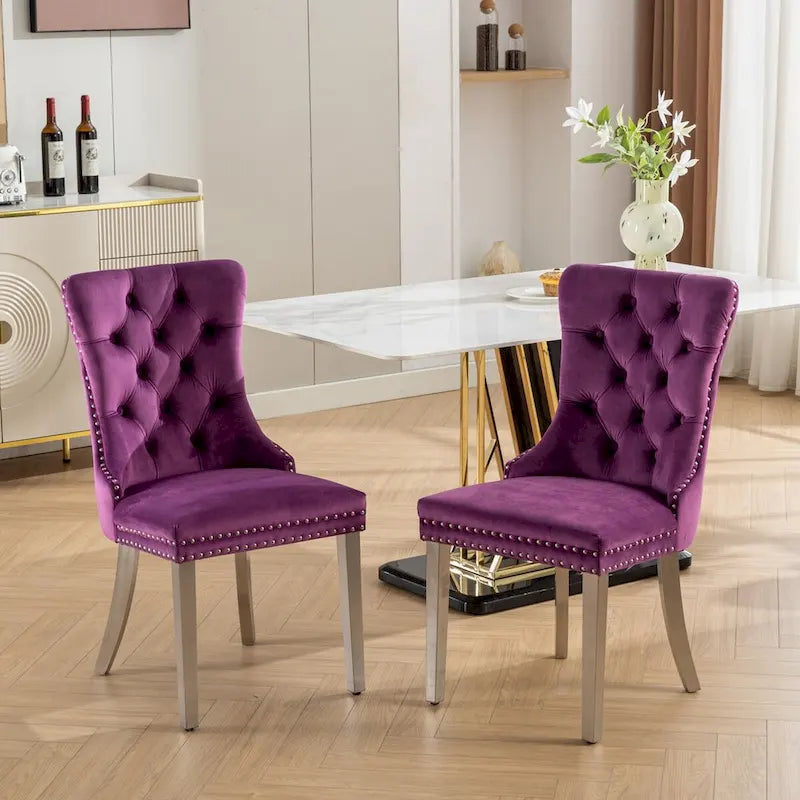 Chaise de salle à manger en velours avec garniture cloutée et pieds en acier inoxydable chromé