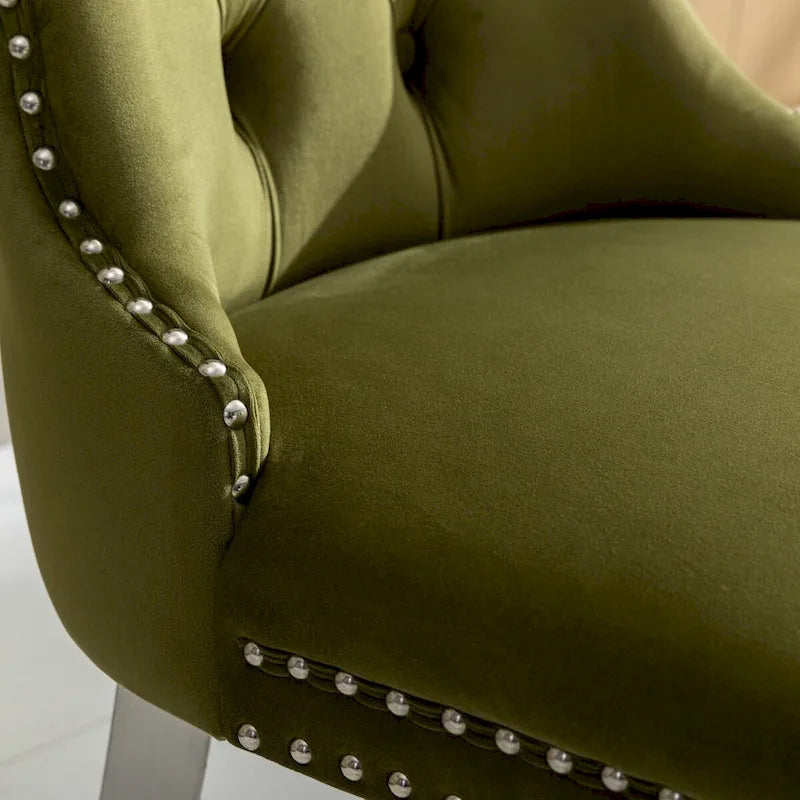 Chaise de salle à manger en velours avec garniture cloutée et pieds en acier inoxydable chromé