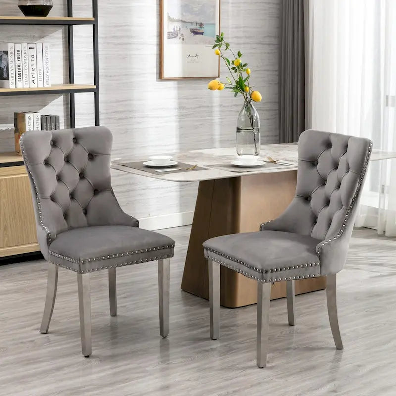 Chaise de salle à manger en velours avec garniture cloutée et pieds en acier inoxydable chromé