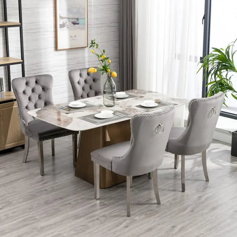 Chaise de salle à manger en velours avec garniture cloutée et pieds en acier inoxydable chromé