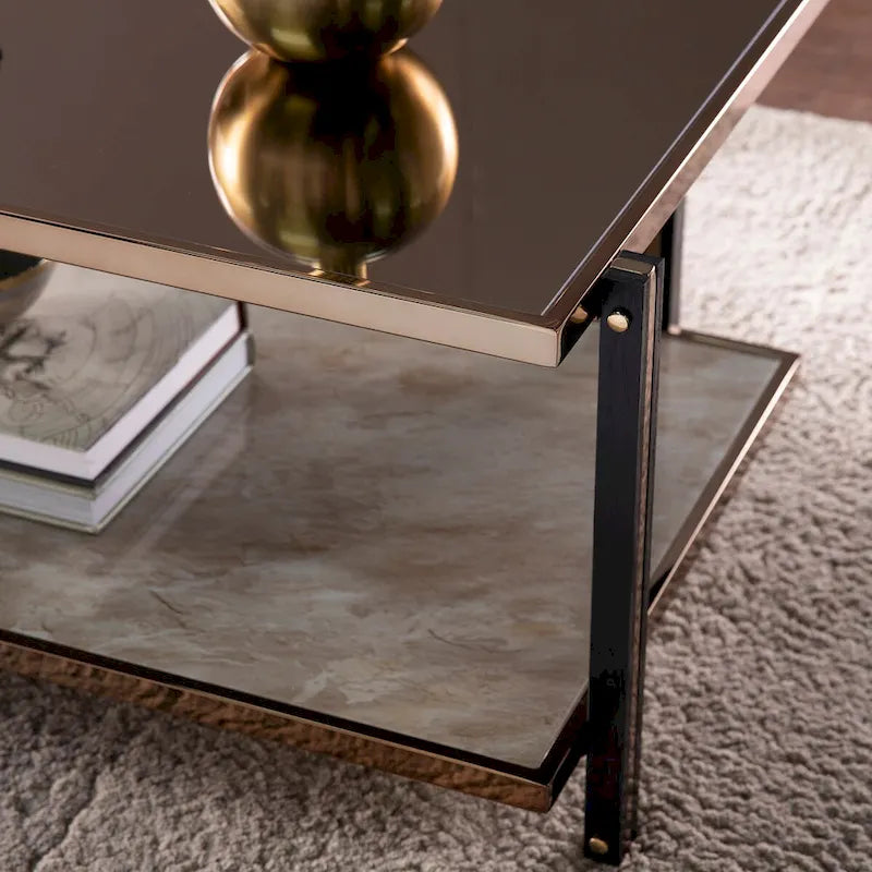 Table basse de cocktail effet miroir avec cadre couleur champagne et étagère inférieure